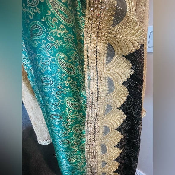 Beautiful Arabian kaftan gold, green and black dress, matching pants - Picture 6 of 16
